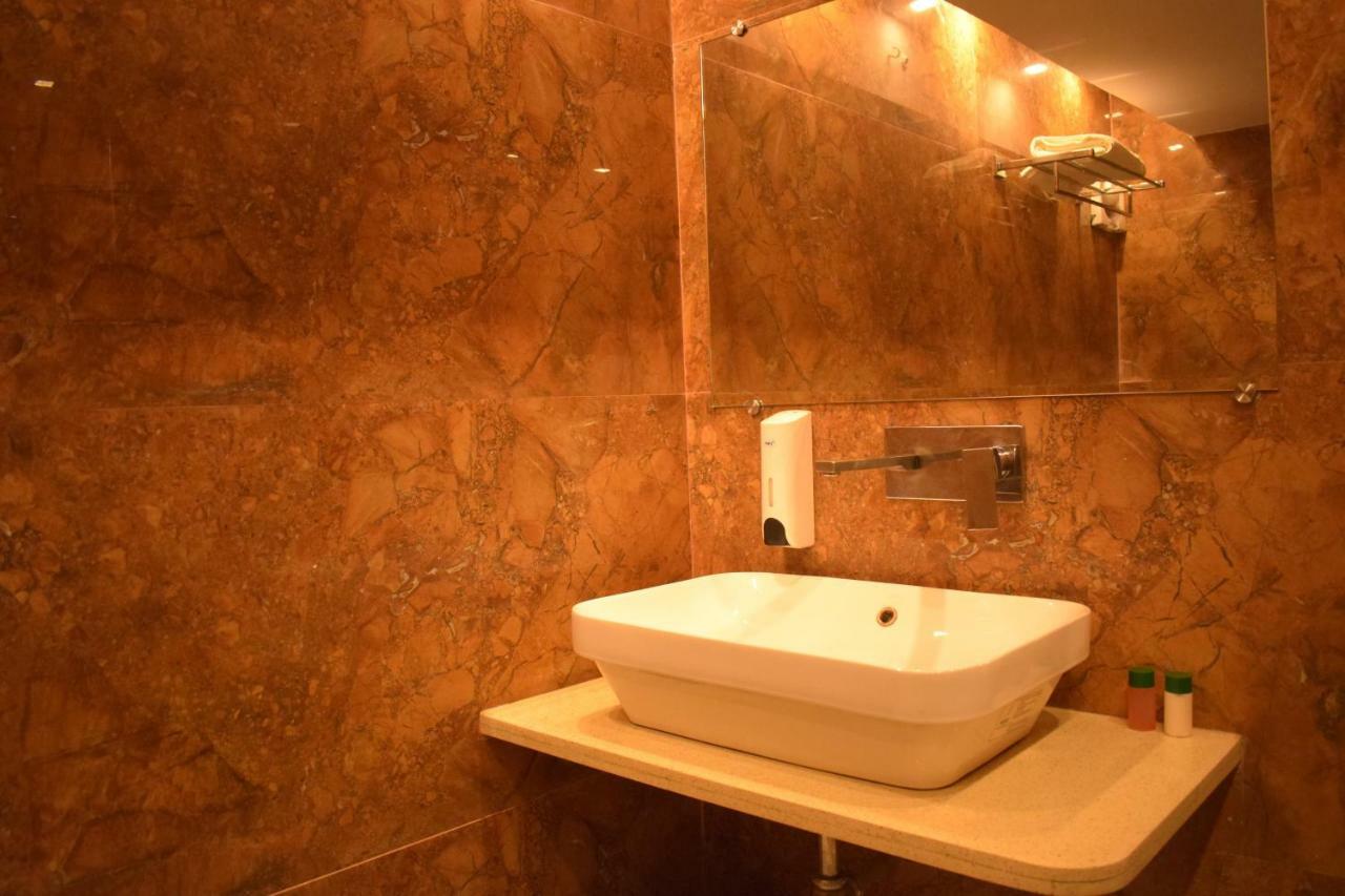 Hotel Hari Vilaas Varanasi Luaran gambar